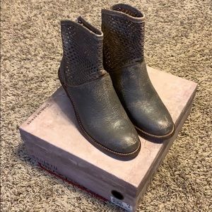 Bet Stu Dutchess booties